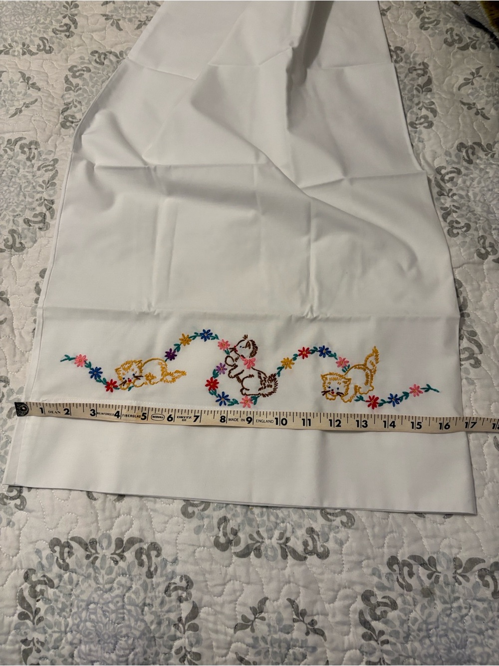 Vintage Pair Hand Embroidered White Pillowcases Orange Flower
Vine 3 Kittens - Picture 13 of 14